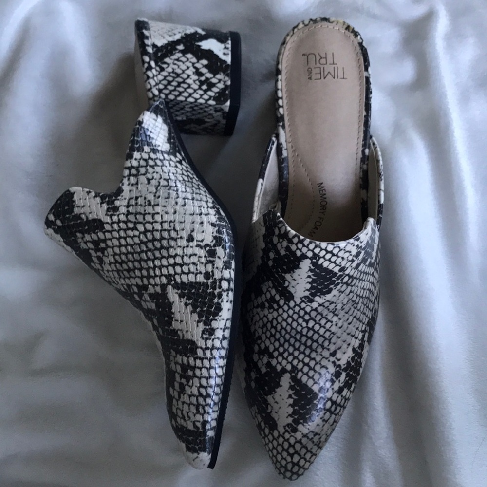 NEW snakeskin pointed toe heeled mules, size 8